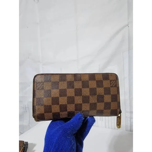 Authentic Louis Vuitton Damier Ebene Canvas Zippy Wallet Brown - Picture 1 of 16